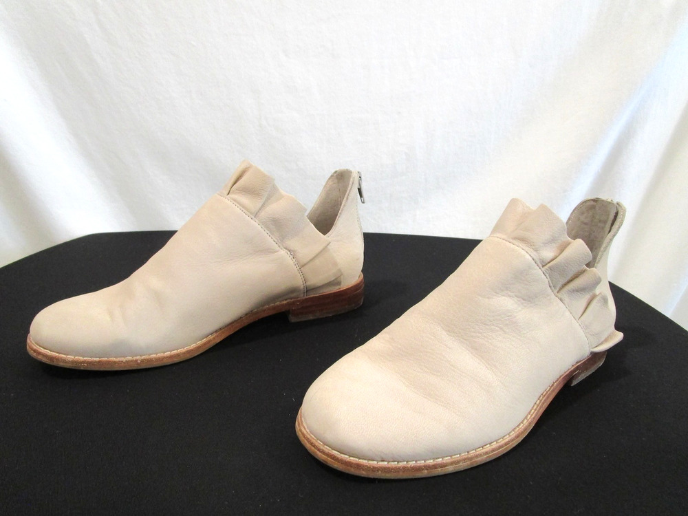 Sole Society Brinya Beige Leather Ruffle Ankle Booties Women 6 M
